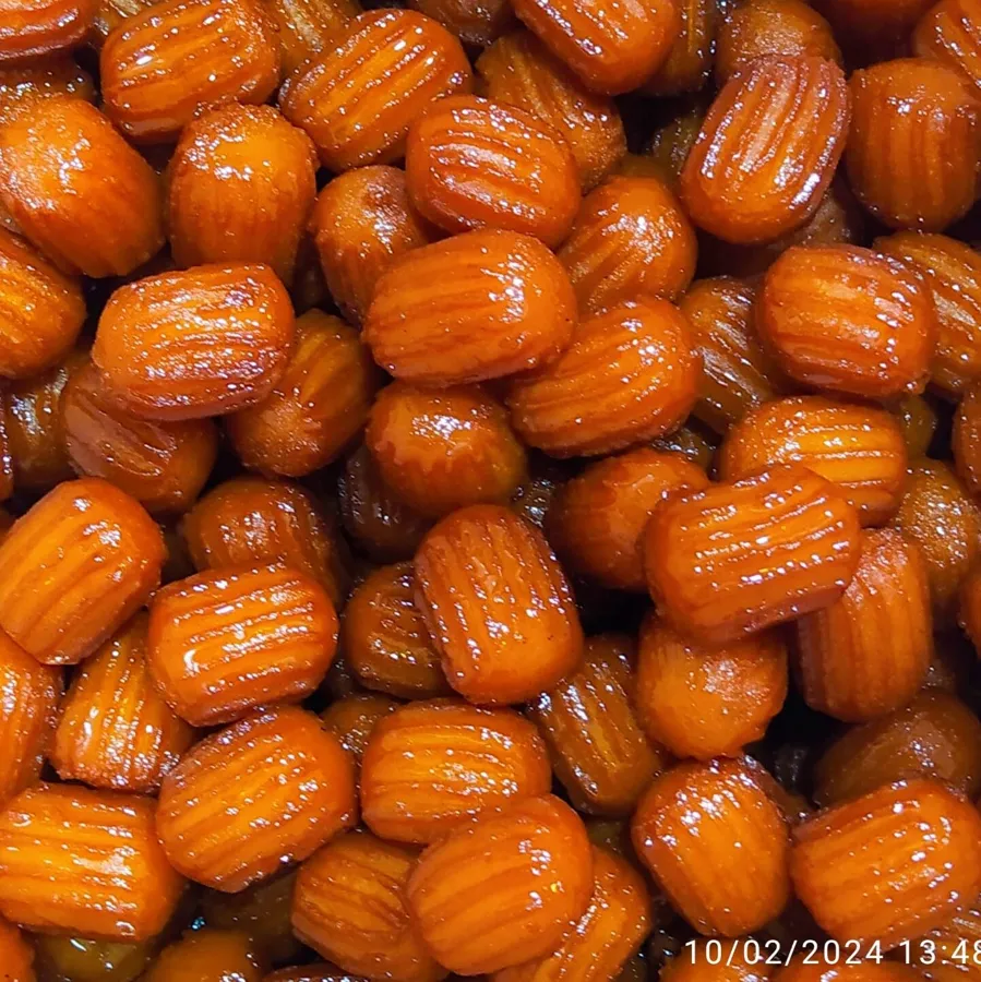 Şerbetli, altın kahverengi tulumba tatlıları